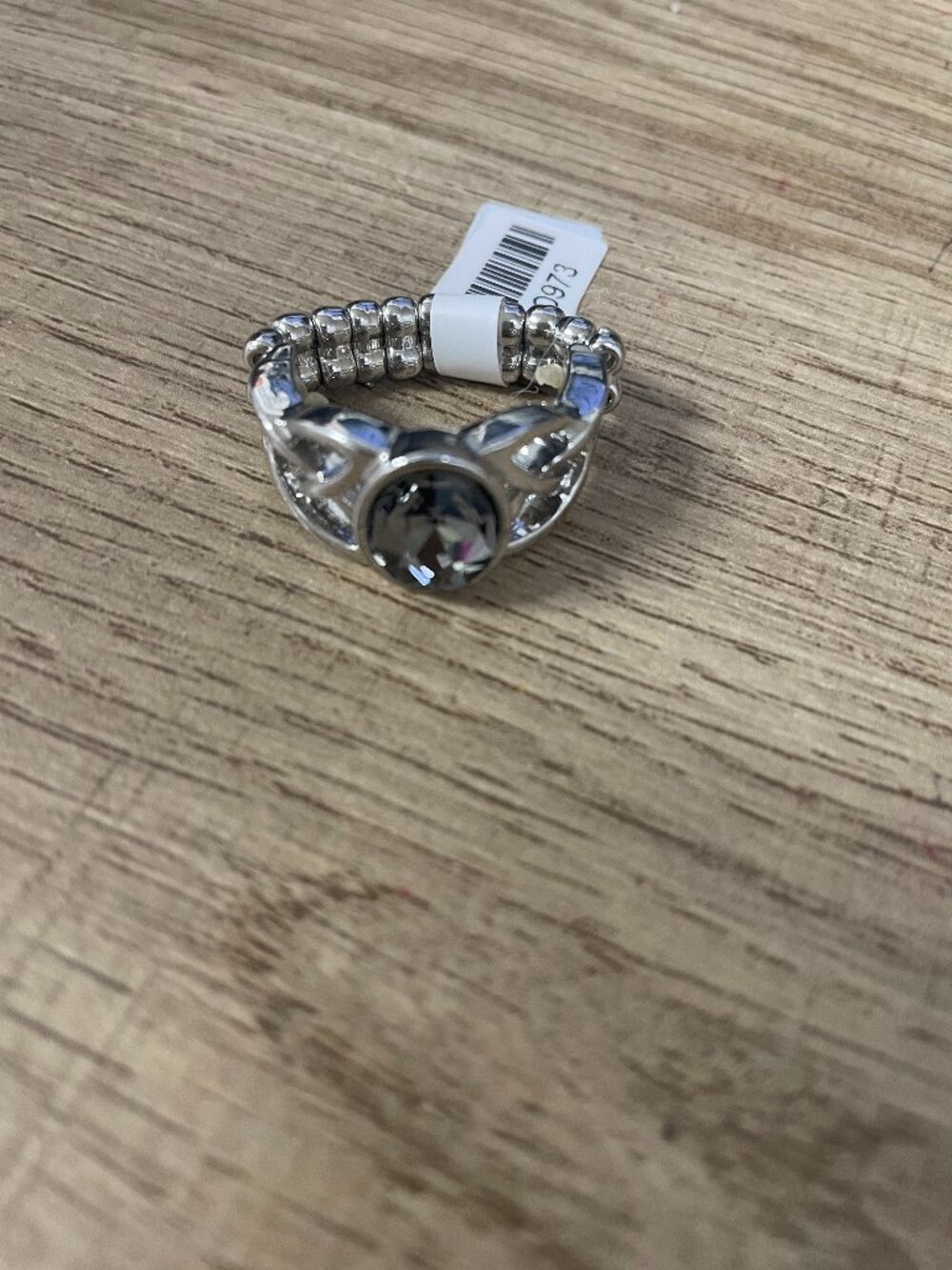 Stretch ring with stone